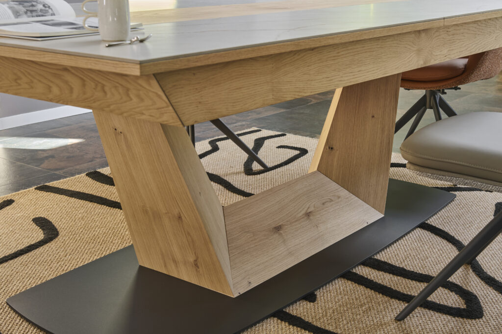 détail pied table cayola